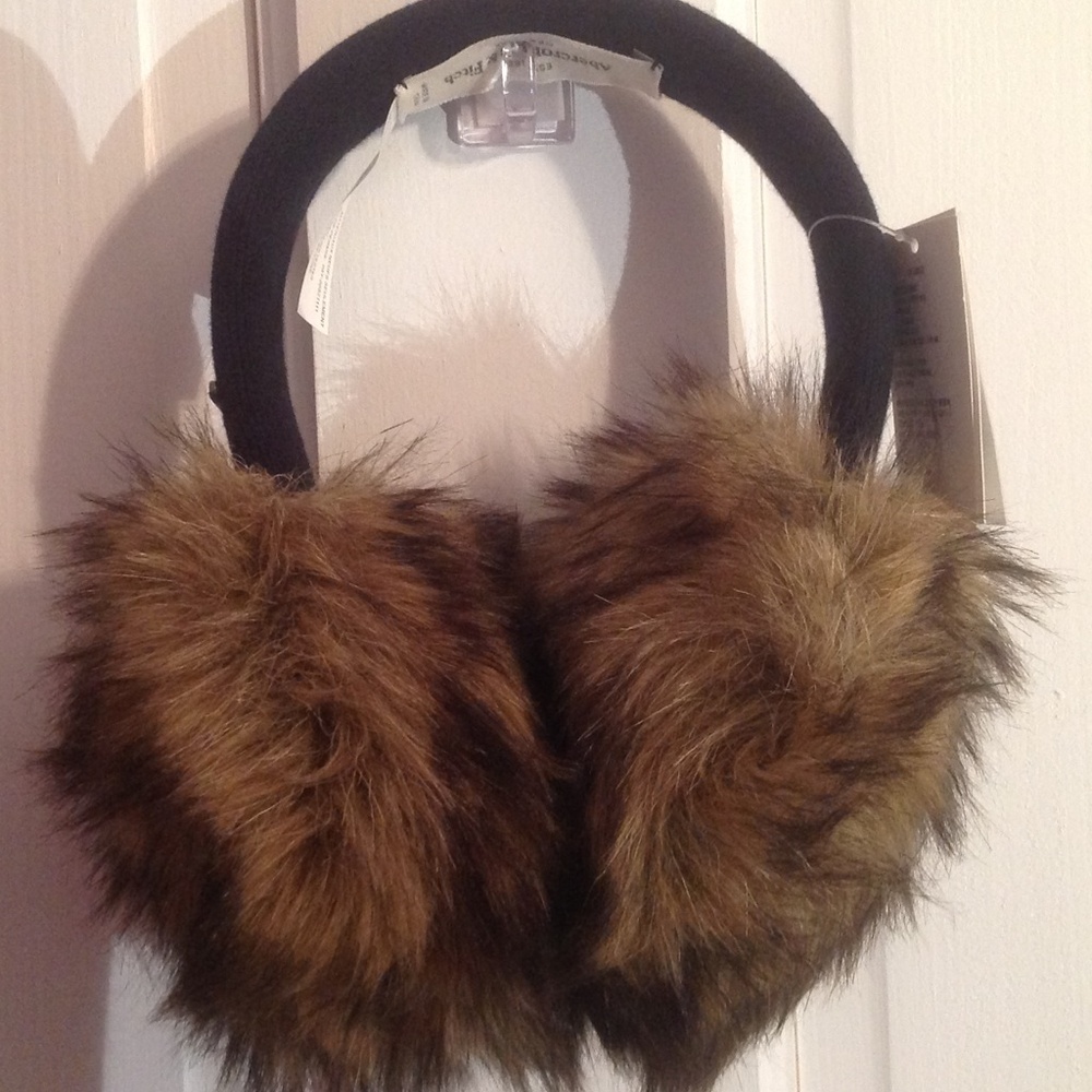 ABERCROMBIE & FITCH EAR MUFFS